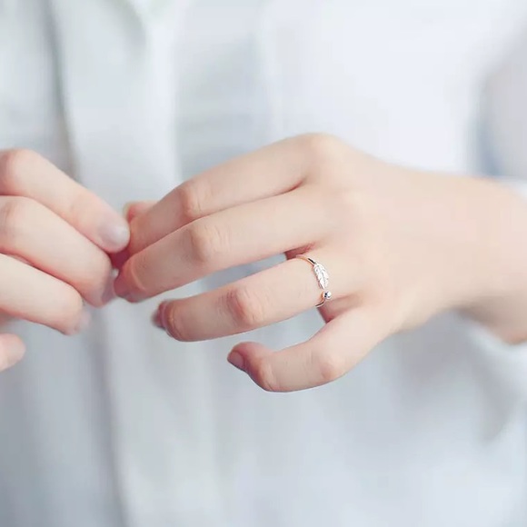 “Light As A Feather” Minimal Adjustable SilverRing - Picture 2 of 6